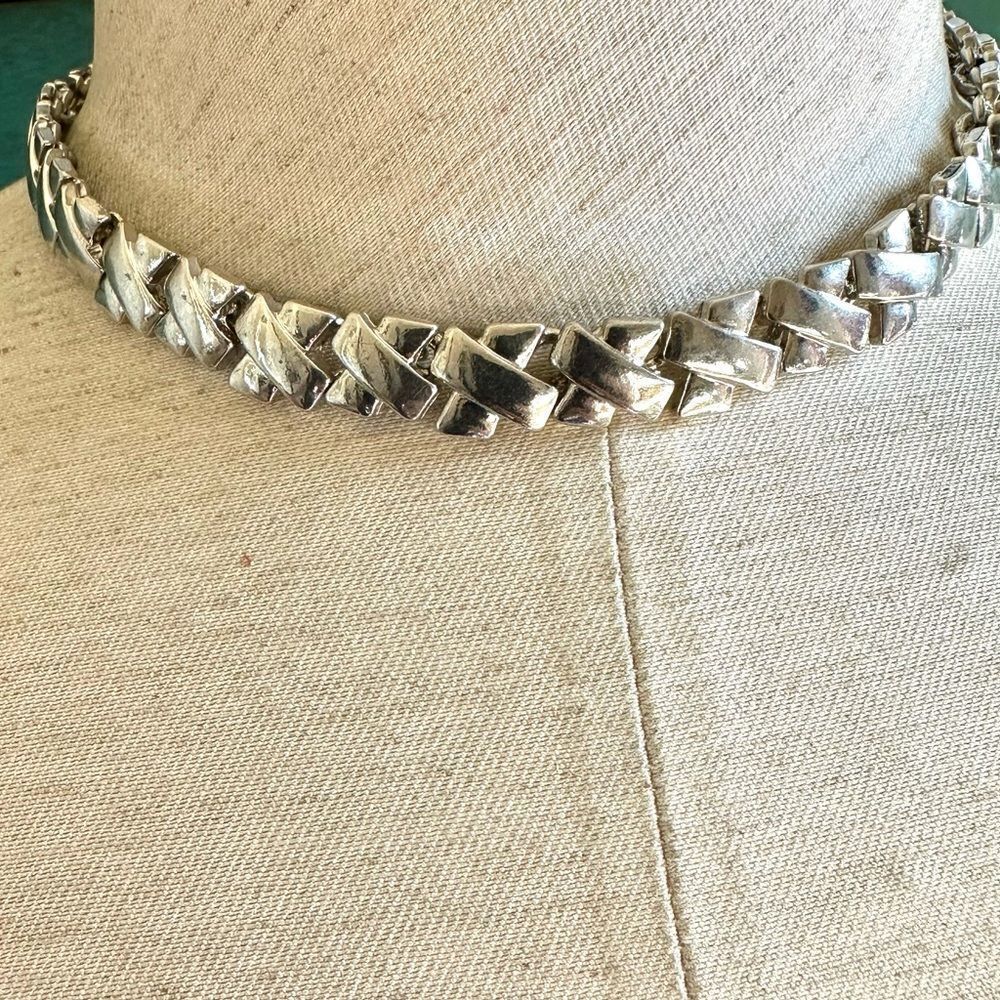 Silver tone X pattern necklace